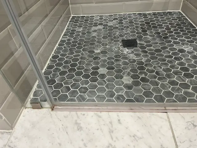 After cleaning: Clean spotless bathroom