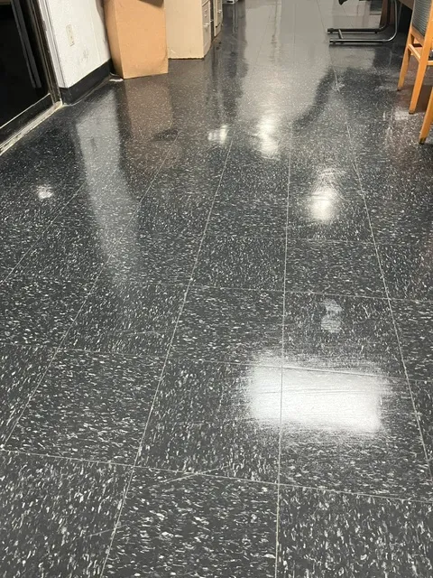 After cleaning: Clean spotless floor